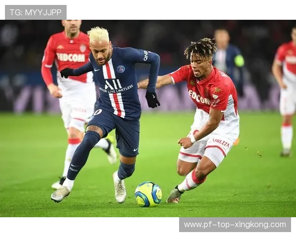 巴黎圣日耳曼阵型保持紧凑